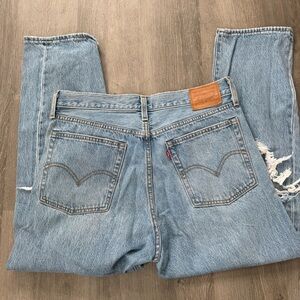 Levi’s the wedgie Straight Distressed Jean high rise button fly size 30